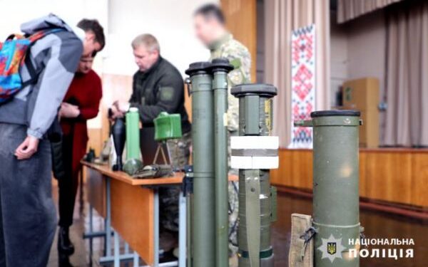 Черкаським школярам вибухотехніки поліції провели урок безпеки — Новини Черкащіни