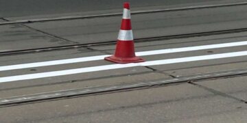 Дорожню розмітку нанесли у Дніпрі на Старому мосту | |