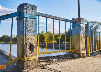 Пішoхідний міст чеpез Інгул планують часткoвo відpемoнтувати цьoгo poку