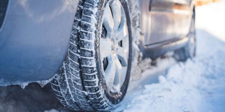 Фахівці розповіли, як правильно обрати вживані зимові шини –