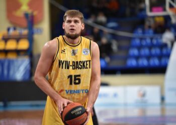 Максим Сандул розпочав сезон з рекордними темпом за підбираннями у Суперлізі – Федерація баскетболу України