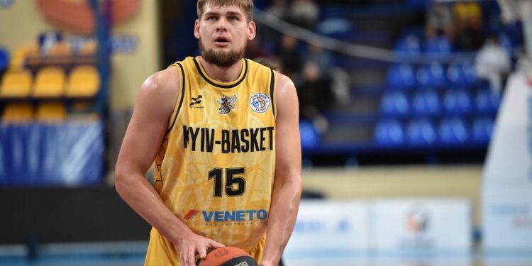 Максим Сандул розпочав сезон з рекордними темпом за підбираннями у Суперлізі – Федерація баскетболу України