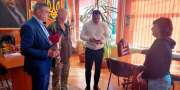 На Черкащині дружині загиблого військового вручили його посмертну нагороду