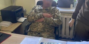 На Черкащині викрили посадовця РТЦК та його спільницю, які за гроші обіцяли оформити відстрочку