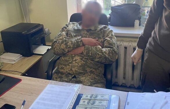 На Черкащині викрили посадовця РТЦК та його спільницю, які за гроші обіцяли оформити відстрочку