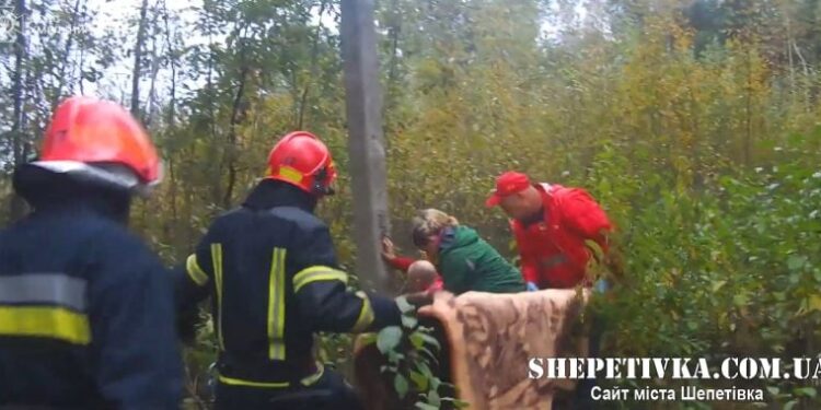 На Шепетівщині у лісі чоловіку стало зле, довелось викликати рятувальників —Хмельнитчина