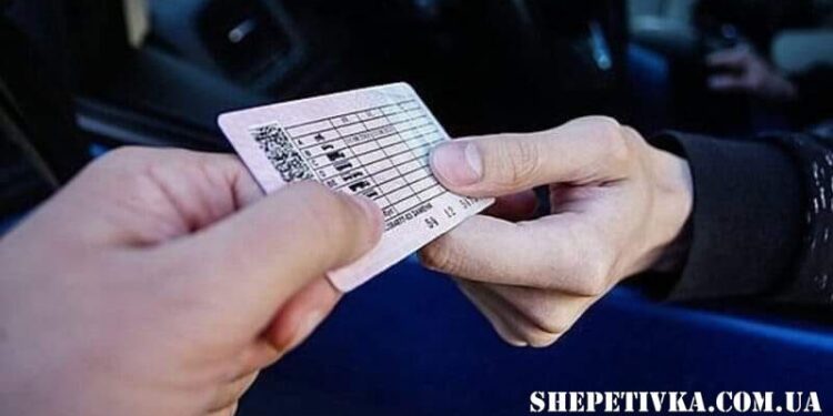 На Шепетівщині водій порушив ПДР, але подальша перевірка виявила ще дещо —Хмельнитчина