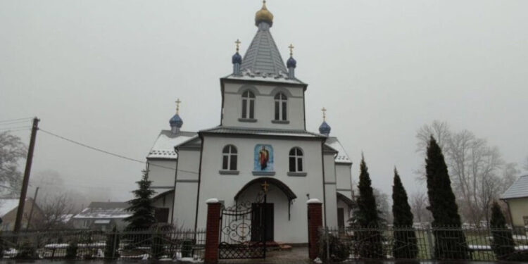 На Тернопільщині чоловіка мобілізували у церкві