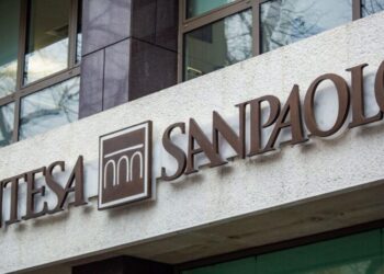 Найбільший італійський банк Intesa Sanpaolo скоротить 10% персоналу – Экономика
