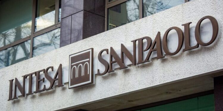 Найбільший італійський банк Intesa Sanpaolo скоротить 10% персоналу – Экономика