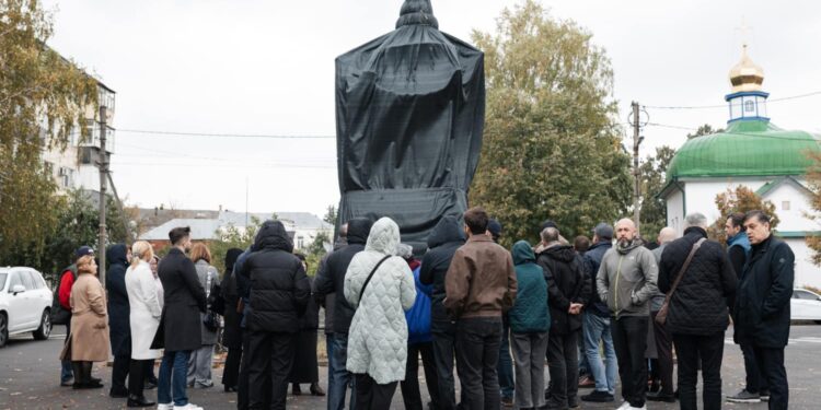 Нардепи приїхали до Полтави: їхня позиція щодо деколонізації