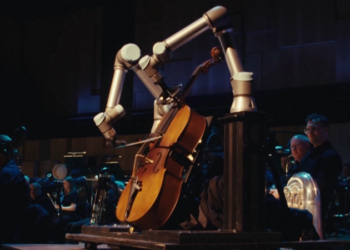 Робот вперше в історії виступив разом з оркестром, зігравши на віолончелі (ВІДЕО) – Экономика