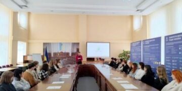 Студенти та викладачі кафедри філософських і політичних наук ЧДТУ відвідали просвітницький захід від Освітнього Центру ВРУ — Новини Черкащіни
