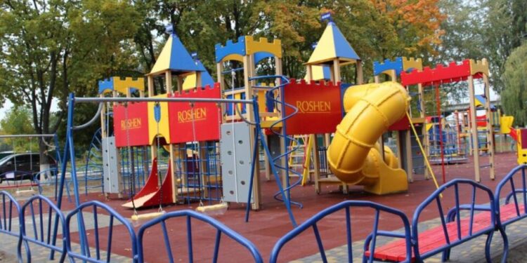 У центрі Кременця ремонтують майданчик Рошен