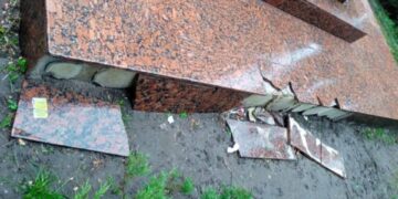 У центрі міста на Тернопільщині пошкодили пам’ятник воїнам