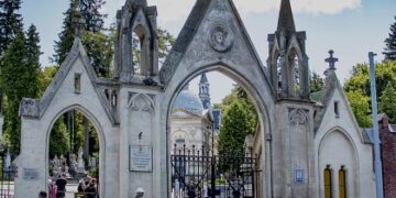 У Львові зросла вартість входу та екскурсій на Личаківське кладовище
