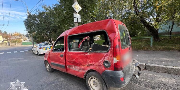 У Рівному п’яний водій зіткнувся з маршруткою та вантажівкою і втік