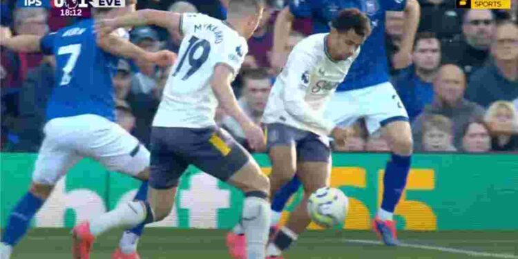 Виталий Миколенко вернулся в строй и помог «Эвертону» выиграть у «Ипсвича»