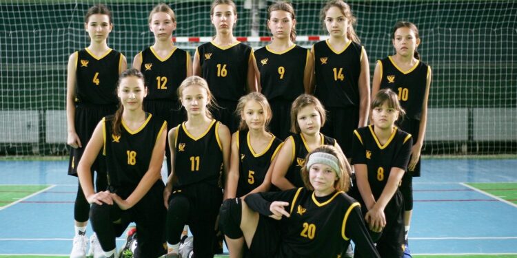 ВЮБЛ серед дівчат 2011 року: столичний КСЛ та ДЮСШ-Переяслав вийшли у лідери після перших матчів – Федерація баскетболу України