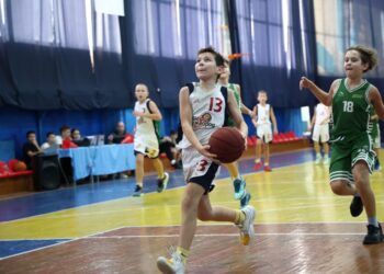 ВЮБЛ серед юнаків 2013 року: Ужгород і МОБІ-ДЮСШ Бровари першими вийшли до другого туру – Федерація баскетболу України