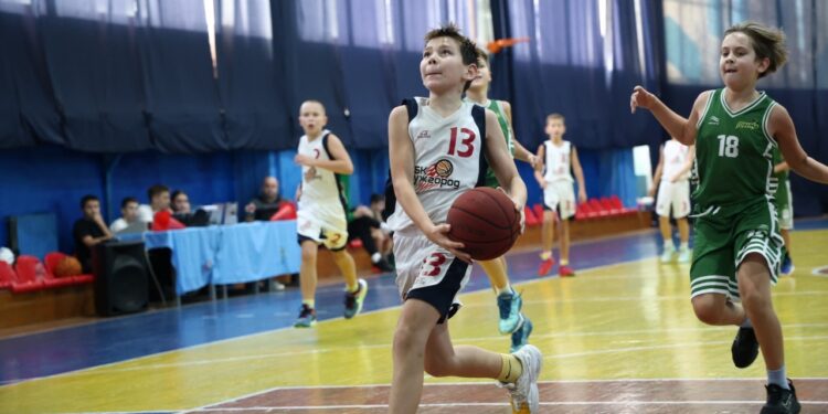 ВЮБЛ серед юнаків 2013 року: Ужгород і МОБІ-ДЮСШ Бровари першими вийшли до другого туру – Федерація баскетболу України