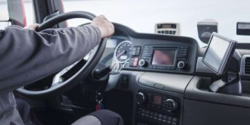 Водії легковиків можуть керувати вантажівками без відповідних прав |  |