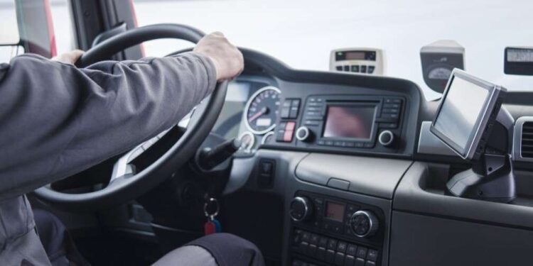 Водії легковиків можуть керувати вантажівками без відповідних прав |  |