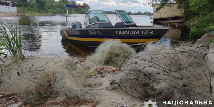З водосховища на Полтавщині витягли 6 браконьєрських сіток