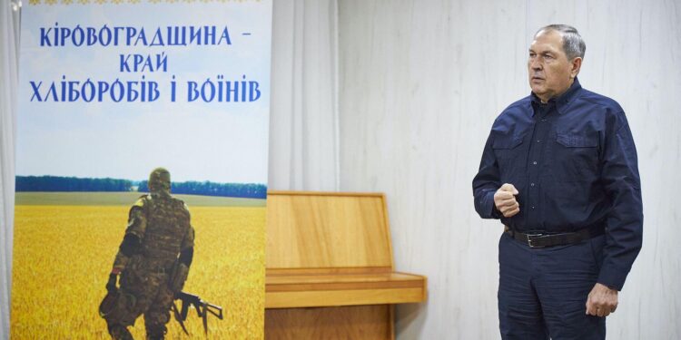 Рідним загиблих військових вручили державні нагороди у бібліотеці в Кропивницькому