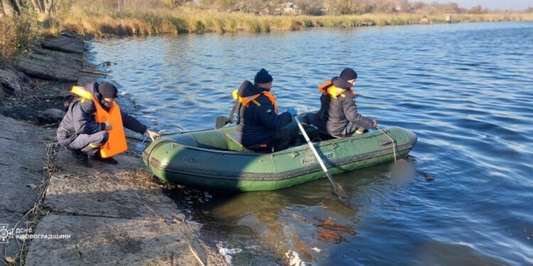 Тіло жінки дістали з водойми у селі в Кіровоградській області