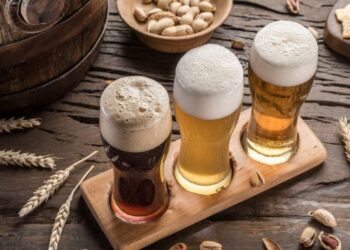Стало відомо, у якому віці пити пиво найбільш шкідливо для здоров’я – ЭКОНОМИКА