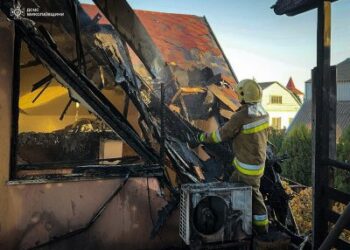 7 листопада та в ніч на 8 підрозділи ДСНС вісім разів залучались до ліквідації пожеж, які виникли в регіоні » Миколаївський Оглядач