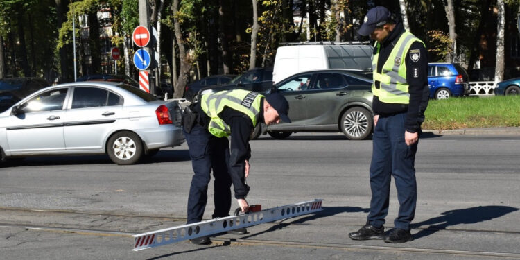 72 протоколи склали патрульні на осіб, які відповідають за стан доріг: на Житомирщині обстежено вулично-шляхову мережу | Журнал Житомира