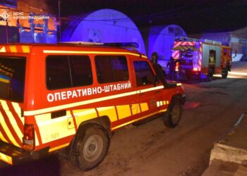 П’ять годин гасили пожежу у Кропивницькому. Горіли ангари