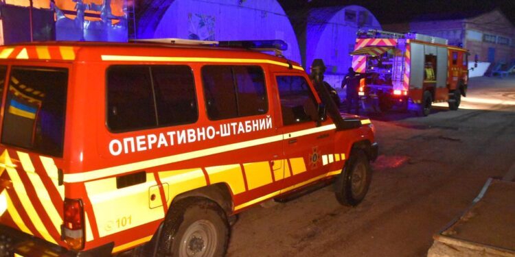 П’ять годин гасили пожежу у Кропивницькому. Горіли ангари
