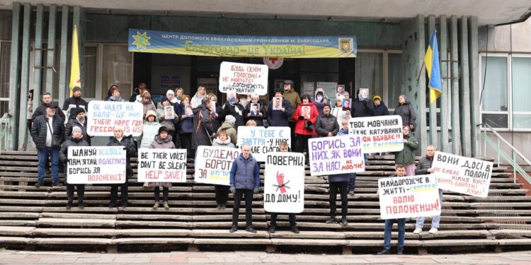 У Запоріжжі провели акцію на підтримку полонених цивільних жителів Енергодару | Новини Запоріжжя