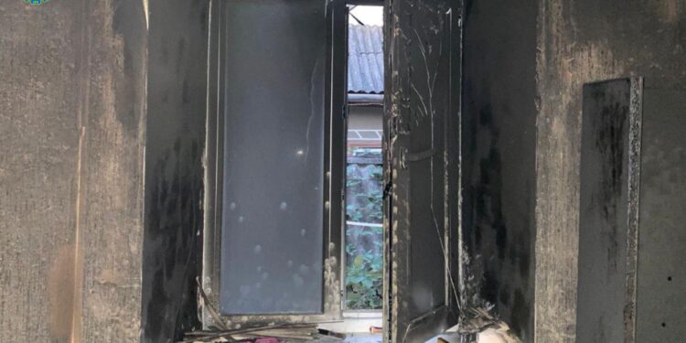 Підпалив будинок, в якому були жінка та дитина. Судитимуть чоловіка з Кіровоградської області