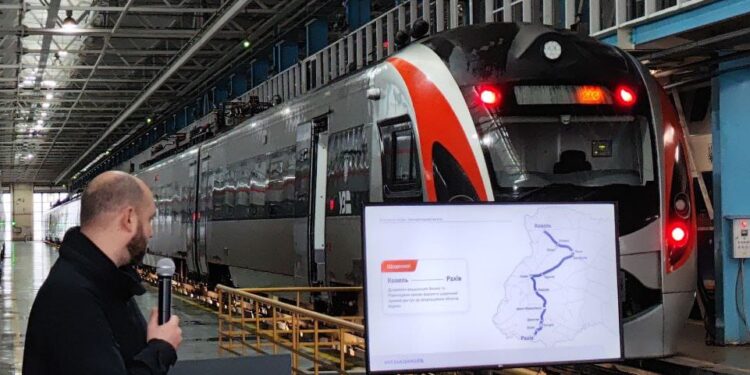 Через Рівне курсуватиме потяг в Карпати