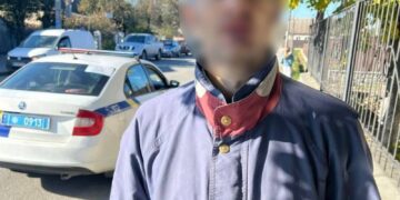 Чоловіки здавали макулатуру та почубилися: довелось розбиратись поліції —Хмельнитчина