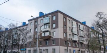 Один із зруйнованих ворожою ракетою будинок у Запоріжжі відновлено на 80٪ | Новини Запоріжжя