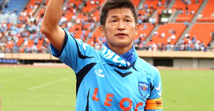 Играет в 57 лет! Один из самых старших футболистов мира продолжает игровую карьеру