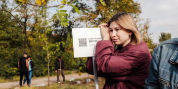На Алеї Спогадів у Запоріжжі невідомі вирвали квіти – деталі | Новости Запорожья