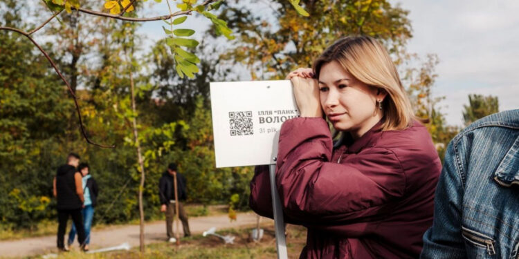 На Алеї Спогадів у Запоріжжі невідомі вирвали квіти – деталі | Новости Запорожья