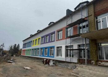 На Черкащині продовжують відновлювати пошкоджені ворогом багатоповерхівку та ліцей
