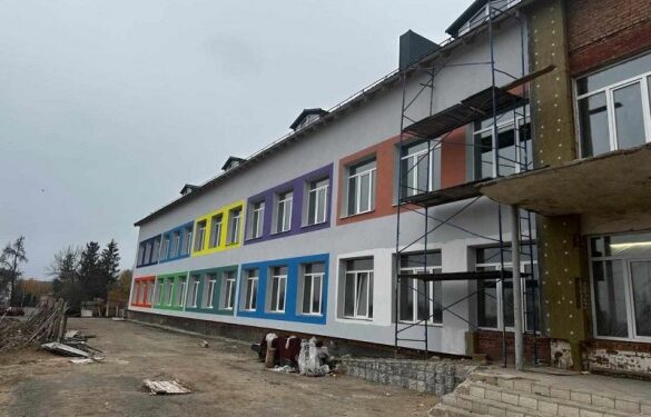 На Черкащині продовжують відновлювати пошкоджені ворогом багатоповерхівку та ліцей