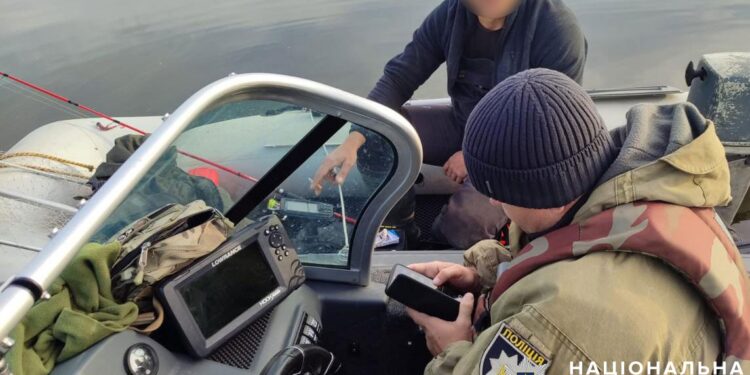 На Полтавщині викрили порушників, які плавали на човнах