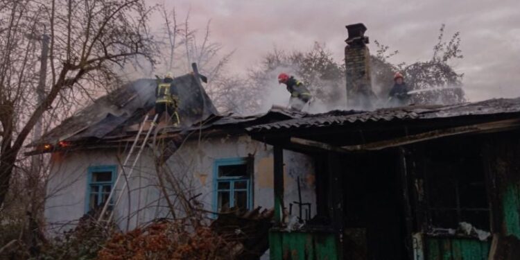 На Шепетівщині після ліквідації пожежі рятувальники виявили тіло чоловіка —Хмельнитчина