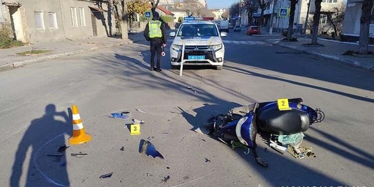 На Тернопільщині водійка збила чоловіка на скутері