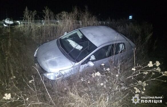 На Золотоніщині водій в’їхав у металевий відбійник: постраждала пасажирка (ФОТО