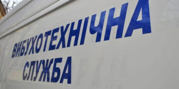 Невідомий зателефонував до поліції: в Івано-Франківську нібито замінували міську раду